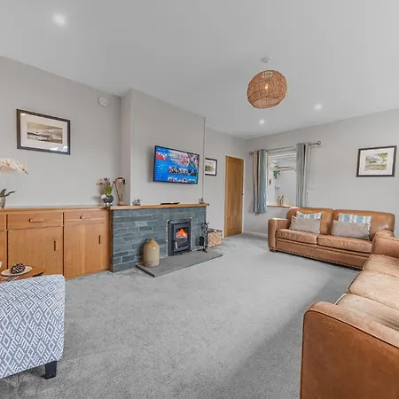 Hollace, District With Hot Tub And Stunning Views
