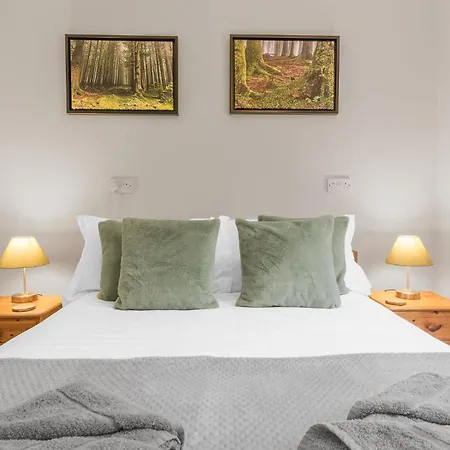 Hollace, District With Hot Tub And Stunning Views Ferienhaus