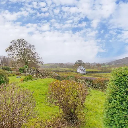 Hollace, District With Hot Tub And Stunning Views Holiday home *