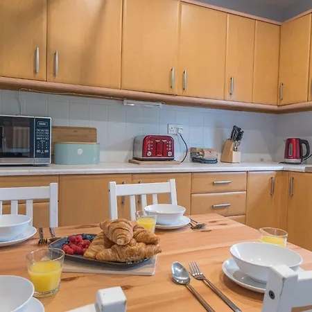 Hollace, District With Hot Tub And Stunning Views Holiday home *