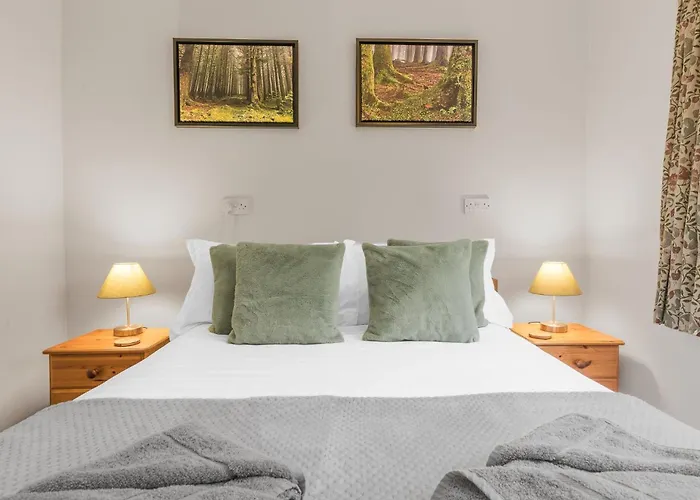 Hollace, District With Hot Tub And Stunning Views Holiday home