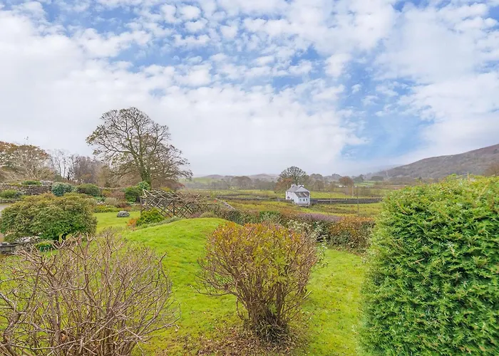 Hollace, District With Hot Tub And Stunning Views Holiday home *