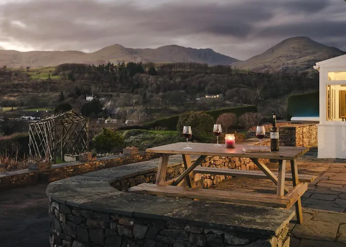 Hollace, District With Hot Tub And Stunning Views Holiday home *