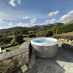 Hollace, District With Hot Tub And Stunning Views *