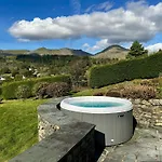 Hollace, District With Hot Tub And Stunning Views Casa vacanze *